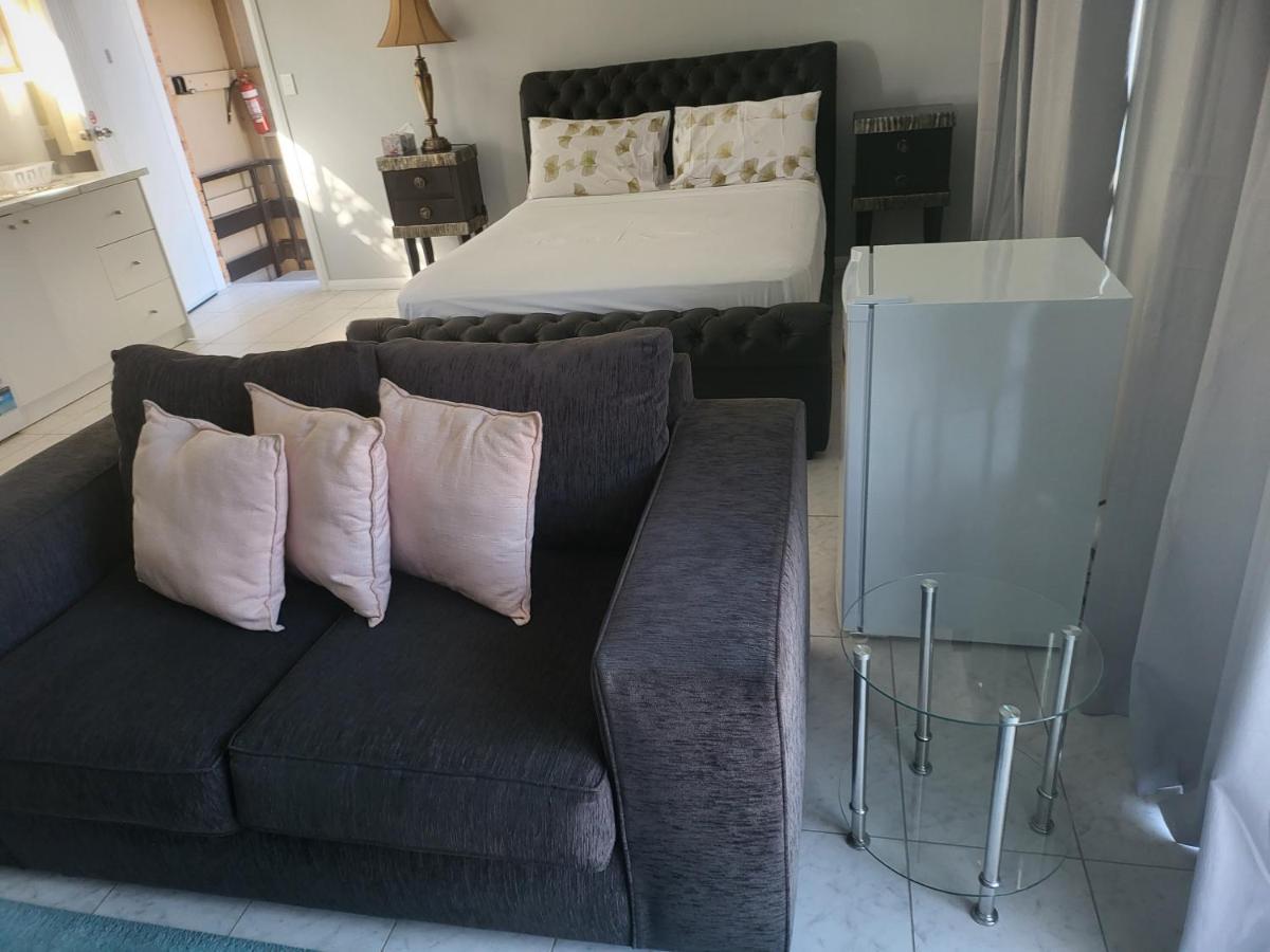 T&V Suites Windsor Eksteriør bilde